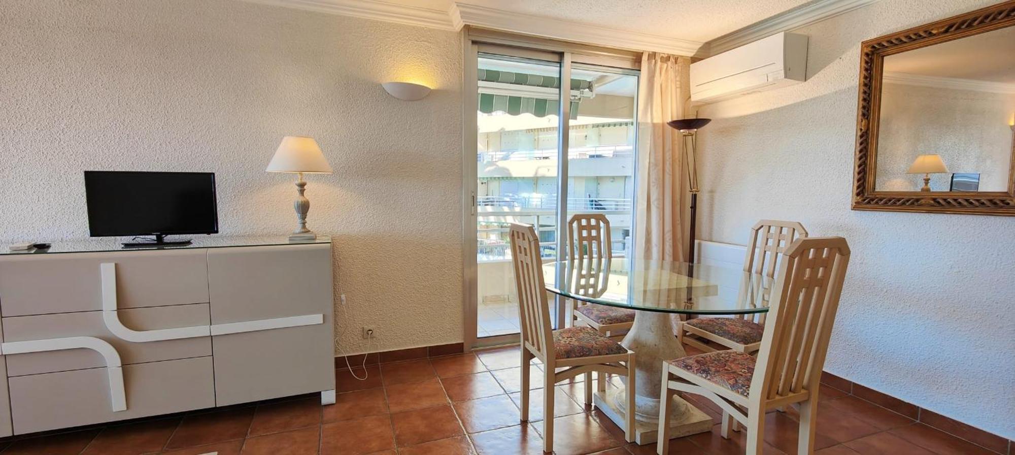 50 M Cocoon Of With A Common Shared Pool Apartment *